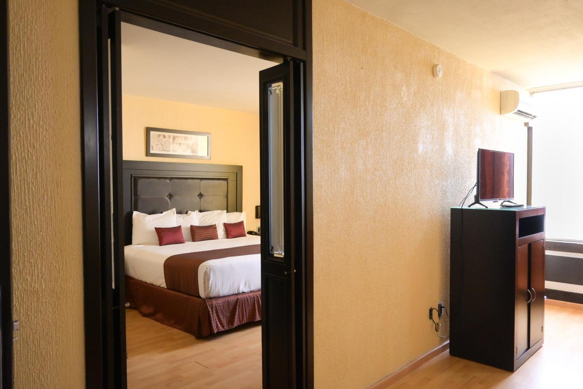 Hotel Santa Irene Guadalajara Exterior photo